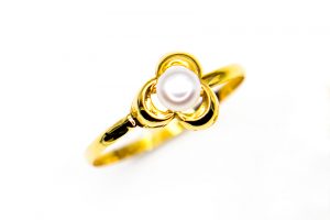 orobriz carmen joyeria sevilla anillo oro perla flor comunion