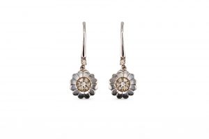 Pendientes flor brillantes