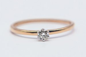 Solitario diamante oro rosa