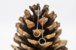 Pendientes de cadena con círculo