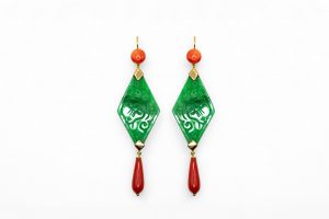 Pendiente coral y jade verde