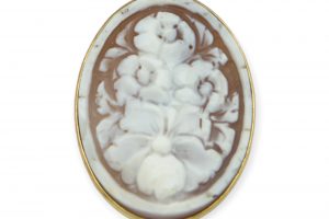 Colgante y alfiler, plata camafeo flores