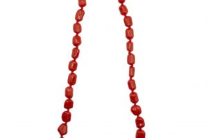 Collar de coral en forma de piedra