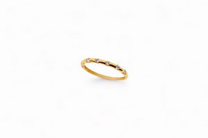 Anillo 7 diamantes incrustados