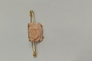 Alfiler rosa coral rosa