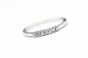 Anillo media alianza garras
