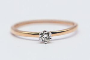 Solitario diamante oro rosa
