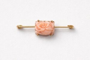 Alfiler rosa coral rosa