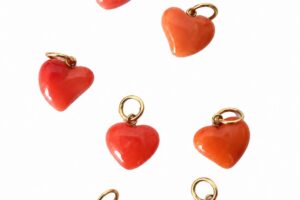 Colgante corazón coral